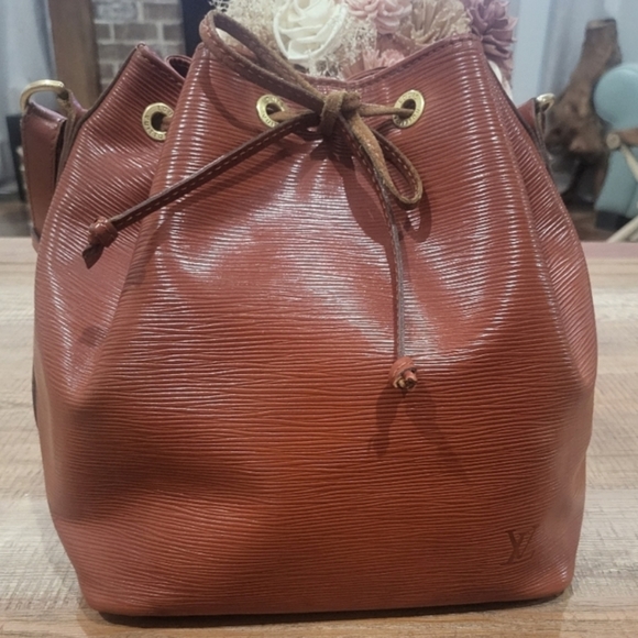 LV Epi Noe bag PM - Picture 1 of 13